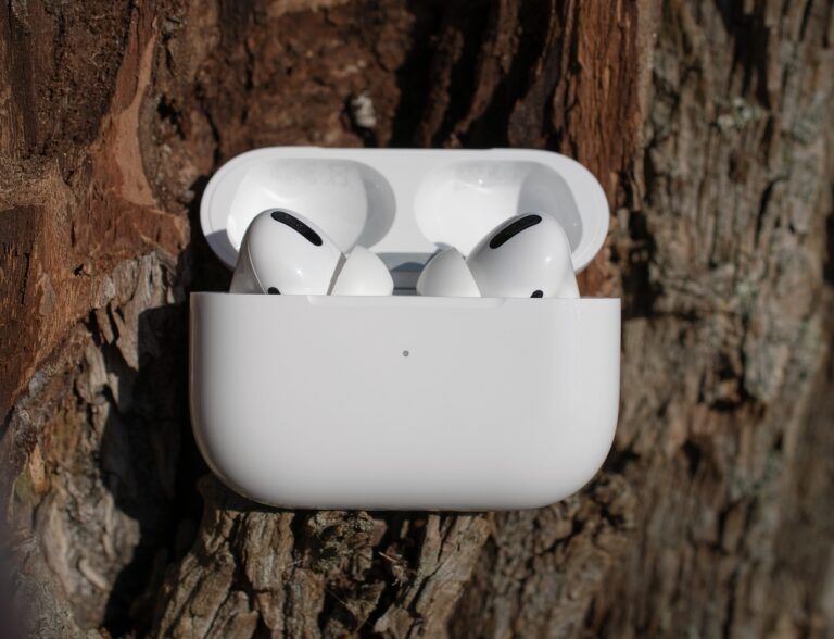 airpods, headphones, technology-5023660.jpg